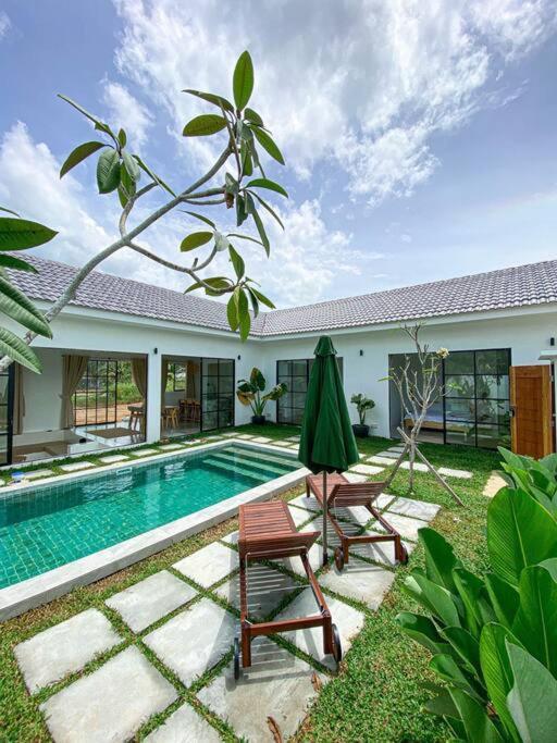 Allure Villa Cempaka Private Pool 关丹 外观 照片